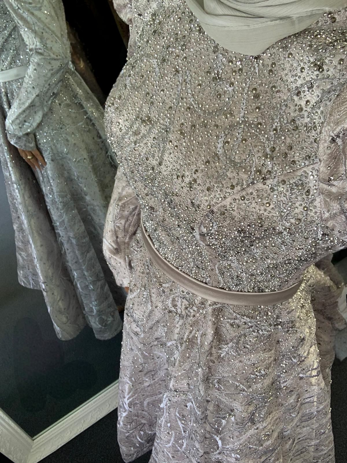 Robe MIRA